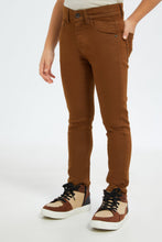 Load image into Gallery viewer, بنطلون جينز سادة باللون البني للأولاد الصغار