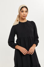 Load image into Gallery viewer, فستان بطبقات سادة باللون الأسود للنساء