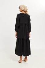 Load image into Gallery viewer, فستان بطبقات سادة باللون الأسود للنساء