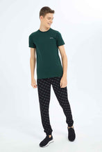 Load image into Gallery viewer, طقم تي شيرت للأولاد باللون الرمادي والزيتوني (عبوة من قطعتين)