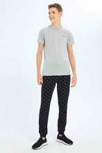 Load image into Gallery viewer, طقم تي شيرت للأولاد باللون الرمادي والزيتوني (عبوة من قطعتين)