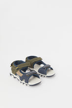 Load image into Gallery viewer, صندل مزين باللون الزيتي والأزرق للأولاد الصغار