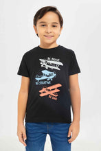 Load image into Gallery viewer, تي شيرت للأولاد برسوم طائرة باللون الأسود