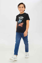 Load image into Gallery viewer, تي شيرت للأولاد برسوم طائرة باللون الأسود