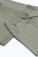 Load image into Gallery viewer, طقم كاجوال باللون الزيتي للأولاد حديثي الولادة (قطعتين)