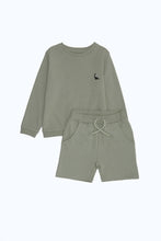 Load image into Gallery viewer, طقم كاجوال باللون الزيتي للأولاد حديثي الولادة (قطعتين)