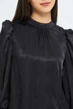 Load image into Gallery viewer, بلوزة بأكمام نافخة باللون الأسود للبنات الكبار