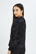 Load image into Gallery viewer, بلوزة بأكمام نافخة باللون الأسود للبنات الكبار