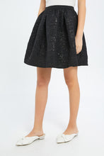 Load image into Gallery viewer, تنورة سادة باللون الأسود للبنات الكبار