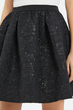 Load image into Gallery viewer, تنورة سادة باللون الأسود للبنات الكبار