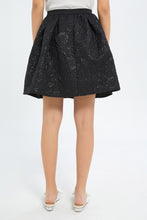 Load image into Gallery viewer, تنورة سادة باللون الأسود للبنات الكبار