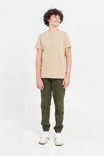 Load image into Gallery viewer, بنطلون كاجوال للأولاد الكبار باللون الزيتوني
