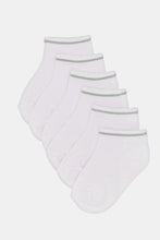 Load image into Gallery viewer, طقم جوارب طول الكاحل باللون الأبيض للأولاد الرضّع (3 أزواج)