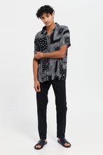 Load image into Gallery viewer, قميص مطبوع باللون الأسود للرجال