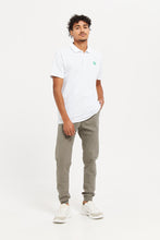 Load image into Gallery viewer, تيشيرت بولو مخطط باللون الأبيض للرجال