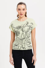 Load image into Gallery viewer, تيشيرت مطبوع باللون الأخضر للنساء