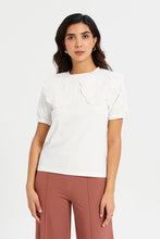 Load image into Gallery viewer, تيشيرت مطرز باللون العاجي للنساء