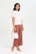 Load image into Gallery viewer, تيشيرت مطرز باللون العاجي للنساء