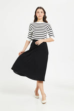 Load image into Gallery viewer, تنورة سوداء على شكل حرف A مطاطية