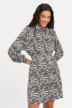 Load image into Gallery viewer, فستان نسائي بطبعة حيوانات أبيض وأسود