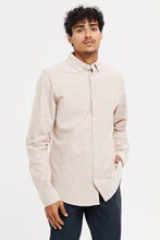 Load image into Gallery viewer, قميص أوكسفورد بأزرار باللون البيج للرجال