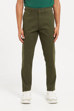 Load image into Gallery viewer, بنطلون تشينو باللون الزيتي للرجال