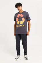 Load image into Gallery viewer, تيشيرت مطبوع باللون الرمادي الداكن للرجال