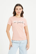 Load image into Gallery viewer, تي شيرت نسائي وردي مطبوع عليه