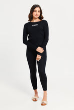 Load image into Gallery viewer, تي شيرت رقبة عالية سوداء وأكمام طويلة مع طباعة