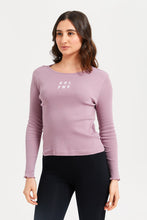 Load image into Gallery viewer, تي شيرت نسائي بطبعة أرجواني