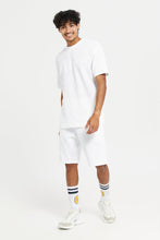 Load image into Gallery viewer, تيشيرت برقبة دائرية مطبوع باللون الأبيض للرجال