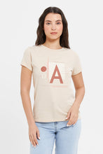 Load image into Gallery viewer, تي شيرت نسائي مطبوع باللون البيج