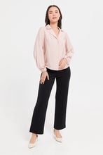 Load image into Gallery viewer, بلوزة بياقة باللون الوردي للنساء