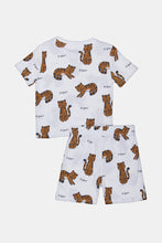 Load image into Gallery viewer, طقم بيجامة مطبوعة باللون العاجي للأولاد الرضع (قطعتين)