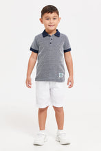 Load image into Gallery viewer, طقم تيشيرت وشورت باللون الكحلي للأولاد الصغار (قطعتين)