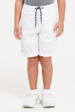 Load image into Gallery viewer, طقم تيشيرت وشورت باللون الكحلي للأولاد الصغار (قطعتين)