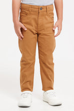 Load image into Gallery viewer, بنطال جينز بني بقصة ضيقة للأولاد