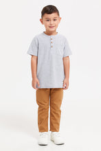 Load image into Gallery viewer, بنطال جينز بني بقصة ضيقة للأولاد