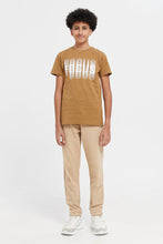 Load image into Gallery viewer, تي شيرت برسومات بأكمام قصيرة باللون البني
