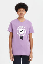 Load image into Gallery viewer, تي شيرت برسومات جرافيكية بأكمام قصيرة ومعتمد باللون الليلكي للأولاد