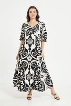 Load image into Gallery viewer, فستان نسائي مطبوع بالأبيض والأسود