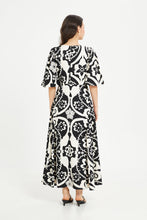 Load image into Gallery viewer, فستان نسائي مطبوع بالأبيض والأسود