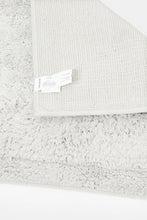 Load image into Gallery viewer, سجادة حمام معنقدة ذات كومة عالية باللون الرمادي