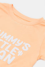 Load image into Gallery viewer, تيشيرت بطبعة باللون الكريمي للأولاد الرضع