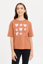 Load image into Gallery viewer, تي شيرت مطرز بالكروشيه بلون الصدأ للفتيات الكبيرات