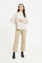 Load image into Gallery viewer, جينز بقصة مستقيمة باللون البيج للنساء