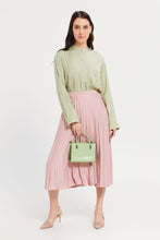 Load image into Gallery viewer, بلوزة مزينة باللون الأخضر للنساء