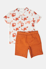Load image into Gallery viewer, طقم مطبوع باللون الأبيض والبرتقالي للأولاد الرضع (قطعتين)
