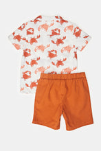 Load image into Gallery viewer, طقم مطبوع باللون الأبيض والبرتقالي للأولاد الرضع (قطعتين)