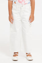 Load image into Gallery viewer, جنز بضائع باللون الأبيض للبنات